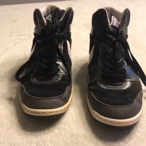 Nike high top tennis shoes